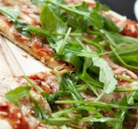 Δημήτρης Σκαρμούτσος: Pizza σαλάτας - είναι ελαφριά και πολύ νόστιμη