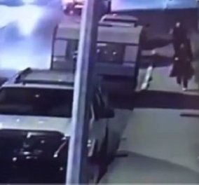 Το βίντεο που σοκάρει: Άντρας έσφαξε νεαρή Τουρκάλα στη μέση του δρόμου με σπαθί σαμουράι