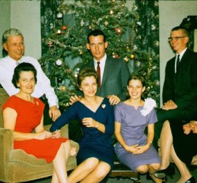 Χριστουγεννιάτικα vintage κλικς μιας άλλης εποχής: Οικογενειακές, γιορτινές στιγμές από την δεκαετία του 60 