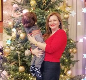 Η πιο τρυφερή στιγμή της βουλευτή Διονυσίας Αυγερινοπούλου με τον τρίχρονο γιο της - καλά Χριστούγεννα (φωτό)