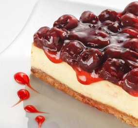 Αργυρώ Μπαρμπαρίγου: Cheesecake συνταγή με μελομακάρονα - Για να δροσίσει λίγο από τα κρέατα του γιορτινού τραπεζιού