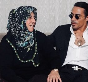 Περίγελος ο μέγας & πολύς Salt Bae: Ο Τούρκος σεφ επισκέφτηκε την μαμά του φορώντας τα γυαλιά του μετά από 2 χρόνια (βίντεο)