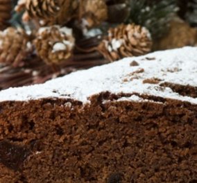 Στέλιος Παρλιάρος: Σοκολατένια βασιλόπιτα με δαμάσκηνα - η διαφορετική εκδοχή για το πιο τυχερό γλυκό του χρόνου