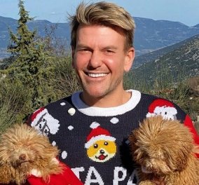 Ο αγαπημένος μας Σπύρος Σούλης έχει γούστο και στα χριστουγεννιάτικα πουλόβερ! - Στα χιόνια με τα σκυλάκια του (φωτό)