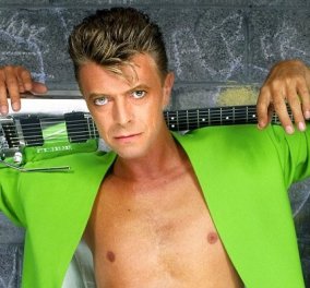 David Bowie: 250 εκατομμύρια πήραν οι κληρονόμοι του πουλώντας τα δικαιώματα στην Warner Music (φωτό & βίντεο)