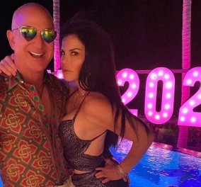 Ο Jeff Bezos με γυαλιά - καρδούλες & το κορίτσι του δίπλα στην πισίνα: Το disco party για την αλλαγή του χρόνου (φωτό)