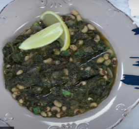 Ο Άκης Πετρετζίκης μαγειρεύει για σήμερα: Μαυρομάτικα με χόρτα - Ένα απολαυστικό και χορταστικό πιάτο (βίντεο)