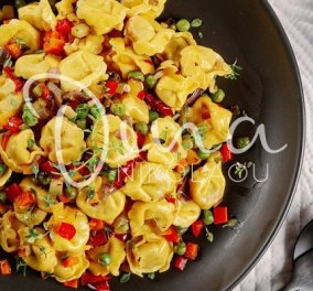 Ντίνα Νικολάου: Τορτελίνια Πριμαβέρα - ένα εκπληκτικά γρήγορο πιάτο που ετοιμάζεται μέσα σε 10 μόλις λεπτά