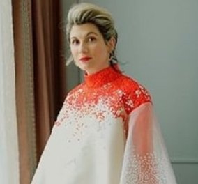 Jodie Whittaker: Η σταρ του Doctor Who αποκάλυψε στα Brit Awards ότι είναι έγκυος - το φόρεμα που έφτιαξαν ειδικά για αυτή (φωτό)