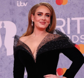 «Σάρωσε» η Adele στα Βrit Awards 2022 - H μαύρη μάξι τουαλέτα που την απογείωσε -To δεύτερο φόρεμα  (φωτό - βίντεο)
