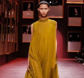 Το show του Dior «ήρθε» από το μέλλον: Το φουτουριστικό catsuit, τα μοντέρνα σύνολα, οι τουαλέτες (φωτό & βίντεο)