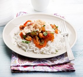 Αργυρώ Μπαρμπαρίγου: Εύκολο ρύζι με κάρυ και ρεβύθια - ένα χορταστικό, λαχταριστό πιάτο 