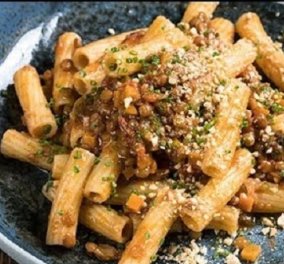 Γιάννης Λουκάκος: Ριγκατόνι με vegan σάλτσα Bolognese - τα «μακαρόνια με κιμά» των χορτοφάγων (βίντεο)