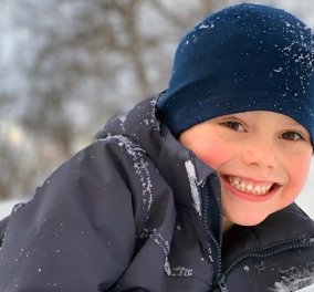 Ο πρίγκιπας Όσκαρ της Σουηδίας χαμογελαστός στα χιόνια! Η φωτό για τα 6ά γενέθλια του εγγονού του βασιλιά Γουσταύου