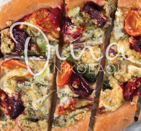 Η Ντίνα Νικολάου μας έχει μια τέλεια πρόταση: Πίτσα με παντζάρι, ντοματίνια και μπλε τυρί