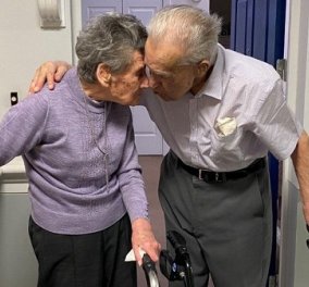 100 αυτή, 102 χρονών εκείνος: Γιόρτασαν 81 χρόνια γάμου - παντρεύτηκαν με το χιόνι στους 10 πόντους (φωτό)