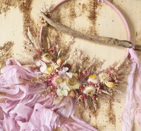 Η πρωτομαγιά πλησιάζει: Το Eirinika σας δείχνει τα πιο όμορφα στεφάνια - Πολύχρωμα, με μαργαρίτες, τριαντάφυλλα & φαντασία  