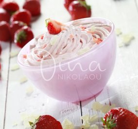 Ντίνα Νικολάου: Μους φράουλας με άρωμα μαστίχας - ιδιαίτερα ανάλαφρη, με «σπιτική» υφή