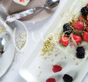 Ντίνα Νικολάου: Semifreddo με φράουλες, αβοκάντο και βασιλικό - Δροσερό, γρήγορο και ελαφρύ 