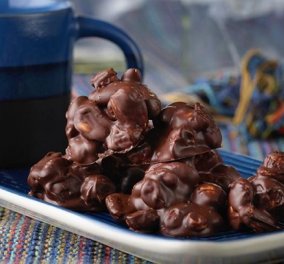 Στέλιος Παρλιάρος: Βραχάκια σοκολάτας - για έξτρα άρωμα & γεύση καβουρδίζουμε τους ξηρούς καρπούς