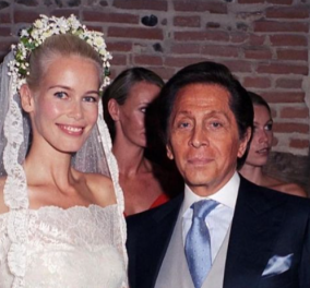 Claudia Schiffer- Matthew Vaugh: 20 χρόνια γάμου - Το νυφικό από τον Valentino που άφησε εποχή (φωτό)