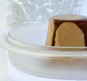 Στέλιος Παρλιάρος: Παγωμένη κρέμα με καφέ και σος σοκολάτας - ένας υπέροχος συνδυασμός γεύσεων 