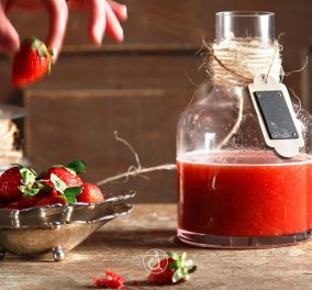 Αργυρώ Μπαρμπαρίγου:  Λικέρ φράουλα - Το πιο ωραίο ποτό της άνοιξης 