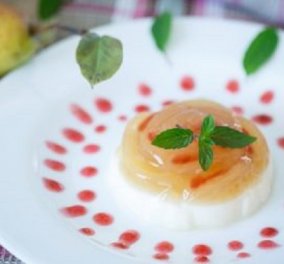 Ζελέ ανανά με γιαούρτι και αμύγδαλα από τον Δημήτρη Σκαρμούτσο - ελαφρύ & νόστιμο γλύκισμα