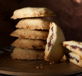 Στέλιος Παρλιάρος: Μπισκότα γεμιστά με χουρμάδες - Ονομάζονται Ma’amoul & θεωρούνται ιδιαίτερα αγαπητό κέρασμα στον αραβικό κόσμο
