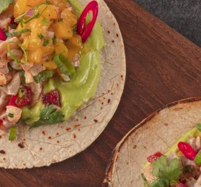 Γιάννης Λουκάκος: Taco με μαριναρισμένο λαβράκι - Πανεύκολη εξωτική συνταγή
