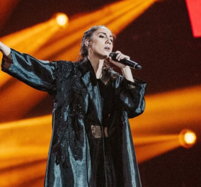 Eurovision 2022: Η τραγουδίστρια της Βόρειας Μακεδονίας πέταξε στο έδαφος της σημαία της χώρας της - Σκανδαλώδεις η συμπεριφορά της 