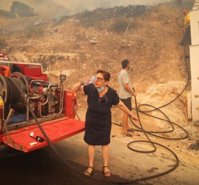 Φωτιά σε Γλυφάδα και Πανόραμα Βούλας: Έφτασαν σε σπίτια οι φλόγες - Ώρες αγωνίας για τους κατοίκους (φωτό & βίντεο)
