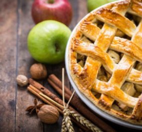 Δημήτρης Σκαρμούτσος: Συνταγή για vegan μηλόπιτα - μια απολαυστική πρόταση