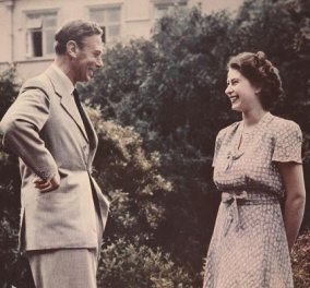 Η βασίλισσα Ελισάβετ τιμά τον μπαμπά της με μια vintage φωτό - Η τότε πριγκίπισσα και ο βασιλιάς Γεώργιος το 1946 