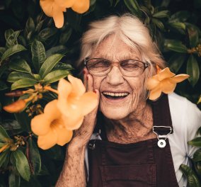Έρευνα: Η γενναιοδωρία & η προσφορά χρημάτων ένδειξη πρώιμου Αλτσχάιμερ στους ηλικιωμένους 