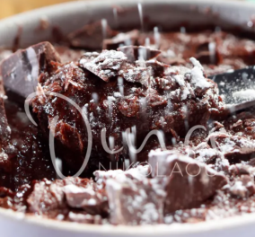 Ντίνα Νικολάου:  Κρέμα σοκολάτας παγωμένη με πραλίνα φουντουκιού - Το top γλυκό του καλοκαιριού  