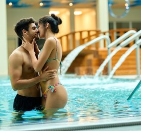 Πόσο ασφαλές είναι το σεξ στο νερό; Από την θάλασσα και τις πισίνες, στην μπανιέρα και το ντους 