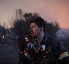 Φωτιά στην Πεντέλη: 10 φωτογραφίες που κόβουν την ανάσα - Η αγωνία της γιαγιάς &  το πάθος του πυροσβέστη 