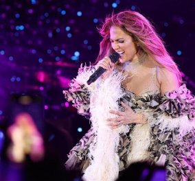 Η νιόπαντρη Jennifer Lopez θα μας τρελάνει: Φτερά & πούπουλα του Roberto Cavalli - ανεπανάληπτο show στο Carpi (φωτό & βίντεο)