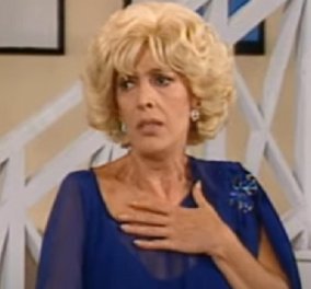 Ντίνα Κώνστα ως «Ντένη Μαρκορά»: Οι 18 ατάκες που έγραψαν ιστορία στην τηλεόραση του 90… (βίντεο)