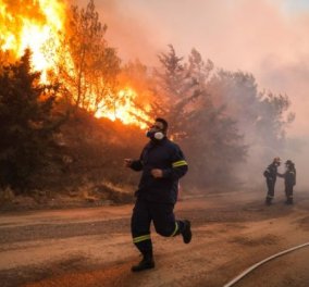 Φωτιά στη Μάνδρα: Μήνυμα 112 για απομάκρυνση των κατοίκων Νέου Πόντου και Νέας Ζωής (βίντεο)