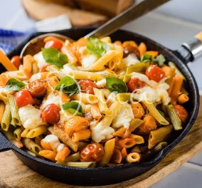 Ντίνα Νικολάου: Πεννάκι λαχανικών caprese - ένα πεντανόστιμο και γρήγορο φαγητό, ιδανικό για τις ζεστές ημέρες