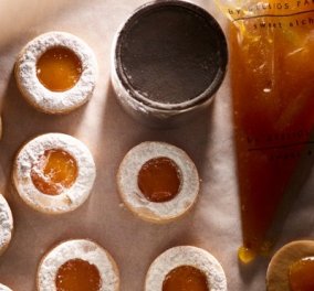 Στέλιος Παρλιάρος: Σαμπλέ με βερίκοκο - τραγανά μπισκότα με πλούσια βουτυρένια γεύση