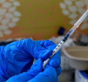 Το φθινόπωρο τα νέα εμβόλια για τον κορωνοϊό στην Ελλάδα- Επιπεδοποιήθηκε το κύμα Ιουνίου - Ιουλίου 