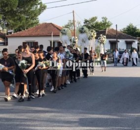 Ράγισαν καρδιές στην κηδεία του 15χρονου Τάσου στη Σκύδρα - Με λευκά λουλούδια το τελευταίο αντίο 