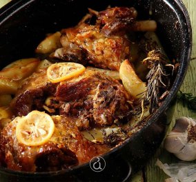 Αργυρώ Μπαρμπαρίγου: Το γιορτινό τραπέζι του Δεκαπενταύγουστου - Λεμονάτο κατσικάκι με μελωμένες πατάτες φούρνου