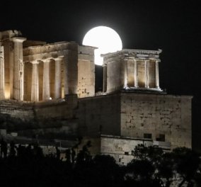 Η Πανσέληνος του Αυγούστου: Μαγικές εικόνες από Ακρόπολη και Σούνιο - Δείτε το ολόγιομο φεγγάρι