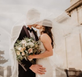 1,2,3: Oι τρεις ενδείξεις ότι ένας γάμος δεν θα πάει μακριά - Τι αποκάλυψε μια φωτογράφος που έχει «παντρέψει» χιλιάδες ζευγάρια