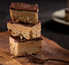 Αργυρώ Μπαρμπαρίγου: Μπισκότα µε καραµέλα γάλακτος και σοκολάτα