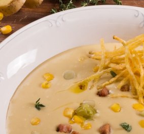 Ο Γιάννης Λουκάκος προτείνει: Βελούδινη σούπα με πατάτα, πράσο & μπέικον